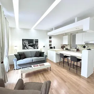 Campo Dei Fiori Modern With Terrace Apartment